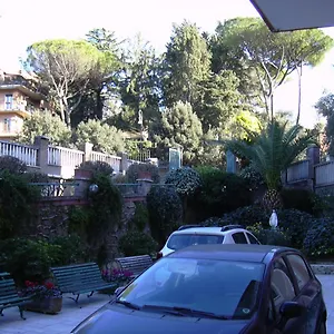 Casa Per Ferie Suore Domenicane Рим