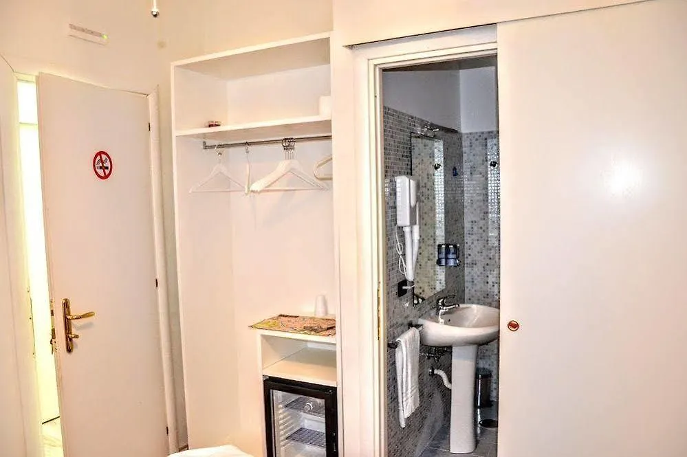 B&B Colosseum Rome 2*,  Italy